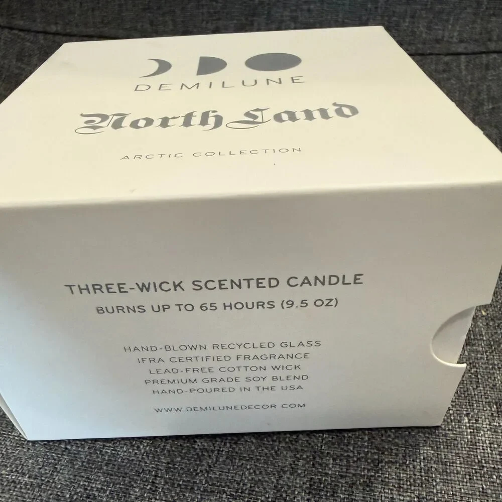 Demilune North Land Artic Collection Three Wick Candle New In Box, 65 hr, 9.5 oz